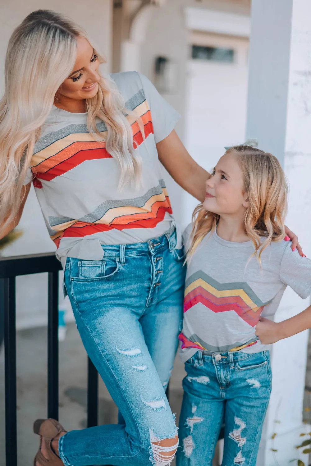 Colorful Wavy Stripes Print Short Sleeve Tee