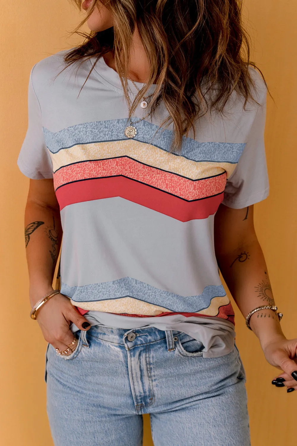 Colorful Wavy Stripes Print Short Sleeve Tee