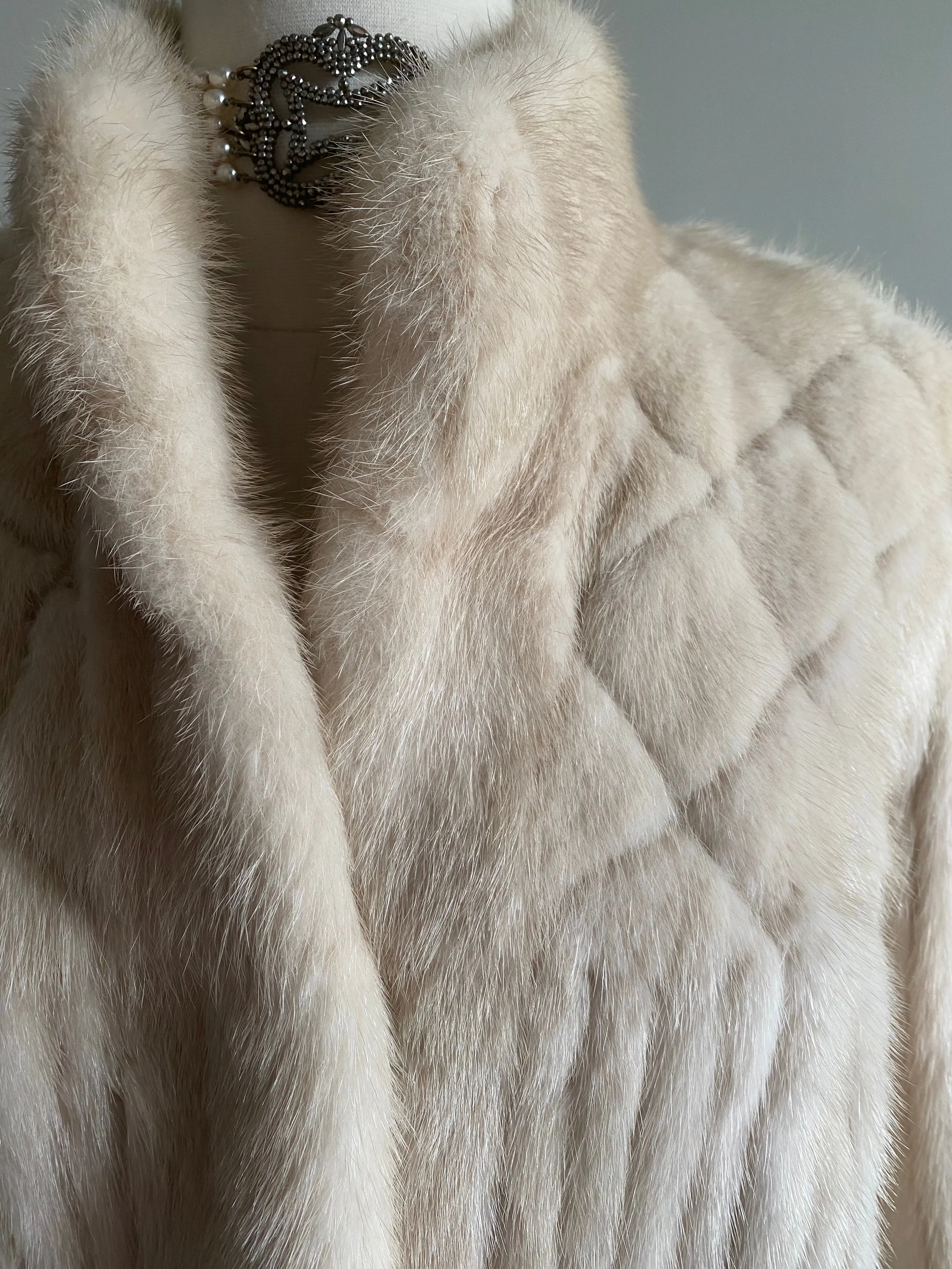 Luxurious 1970's Pearl Blond Mink Jacket / Medium