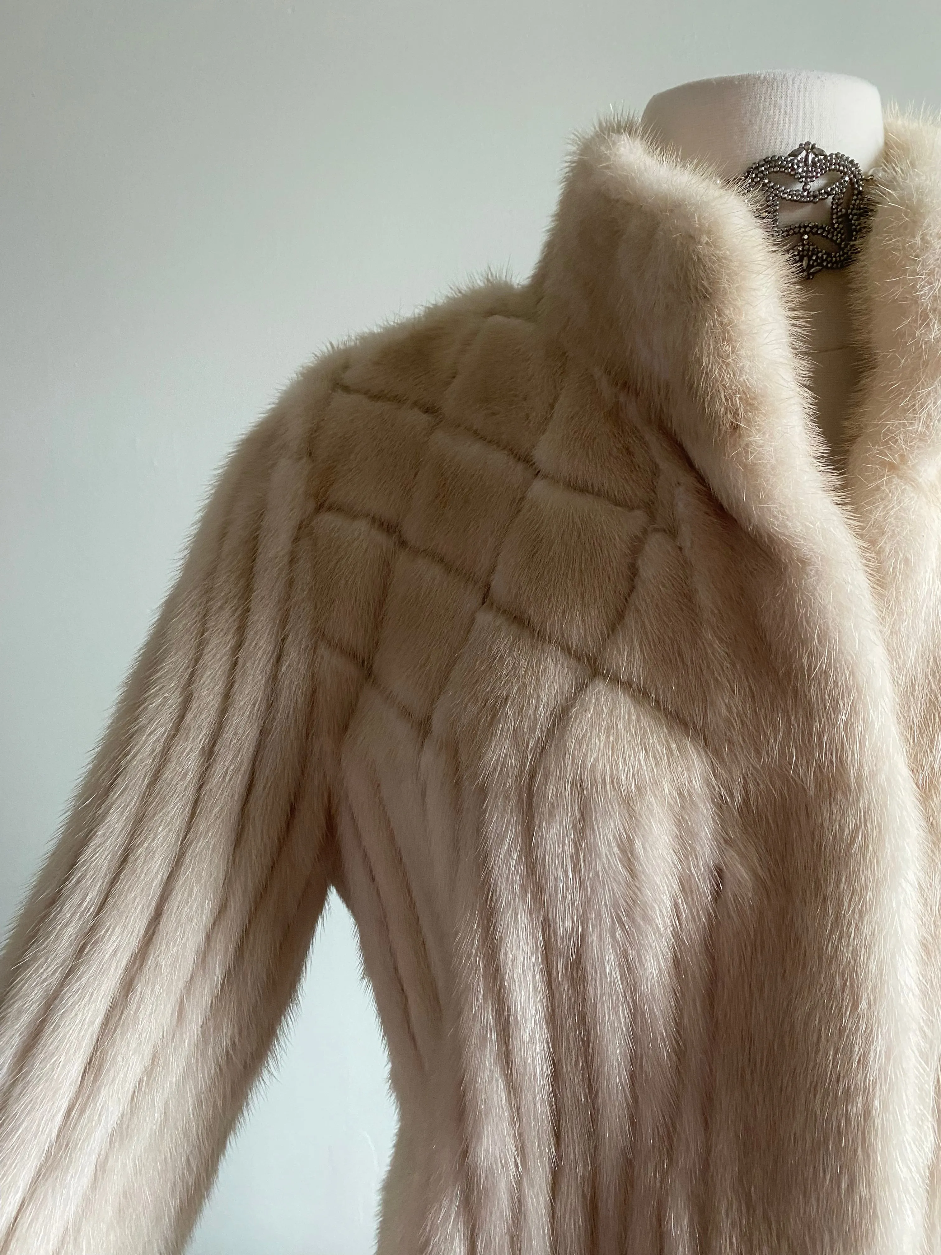 Luxurious 1970's Pearl Blond Mink Jacket / Medium