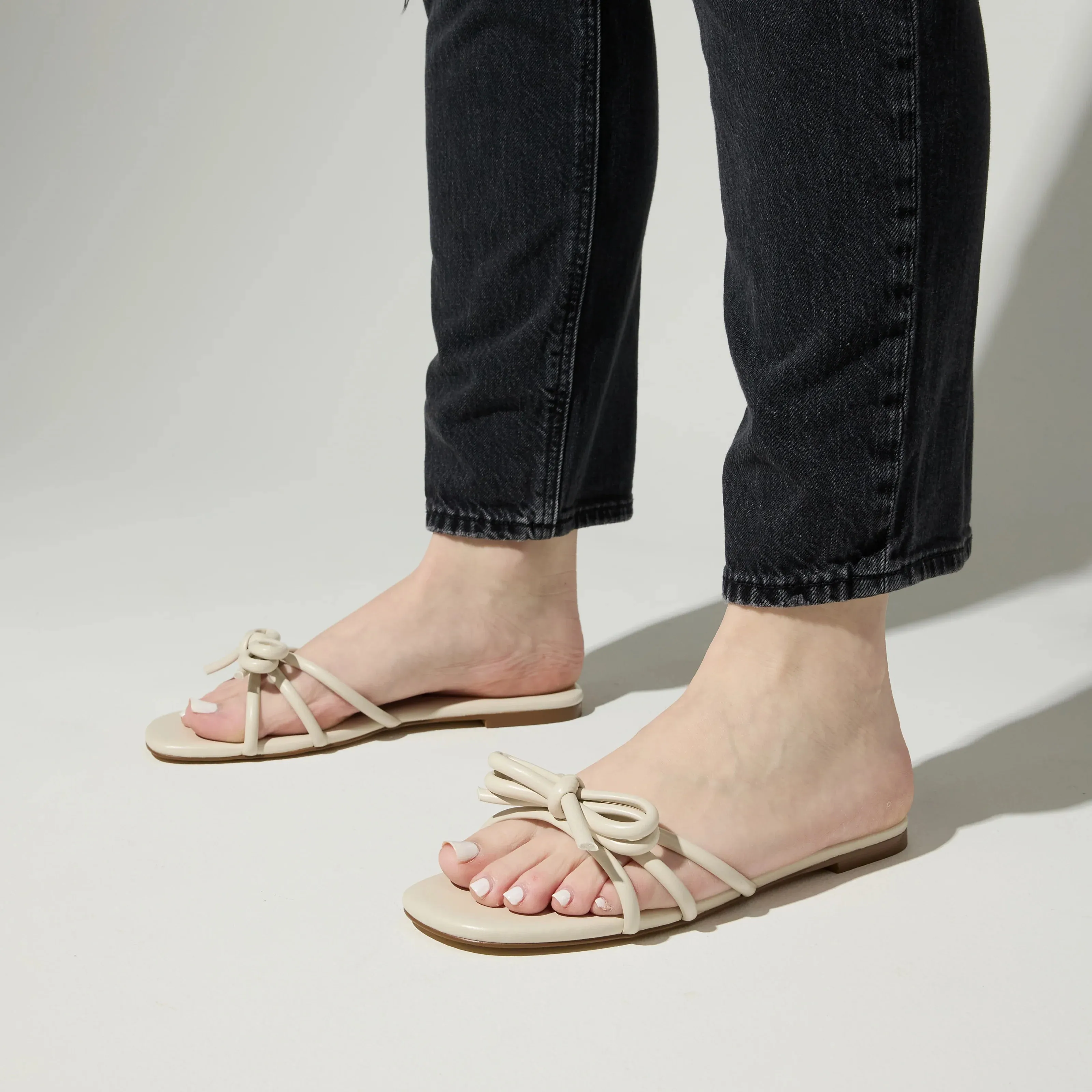 'Yosi Samara' Nicole Bow Slide Sandal in Bone